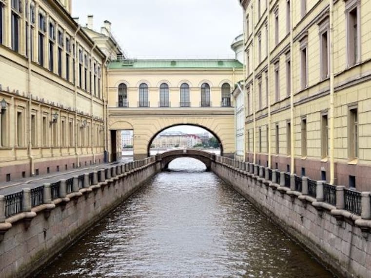 Cruise down the Canals-1